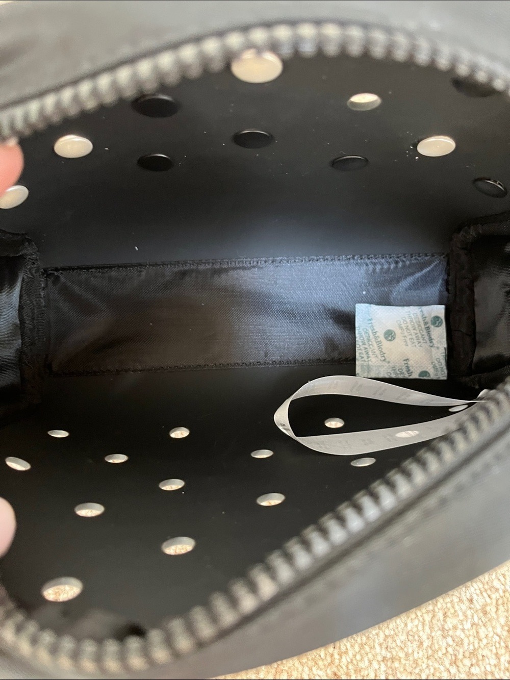 CROCS cosmetic bag - Picture 6 of 13